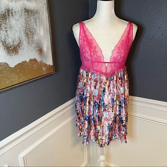 Victoria’s Secret x Mary Katrantzou Babydoll Slip - Picture 4 of 11